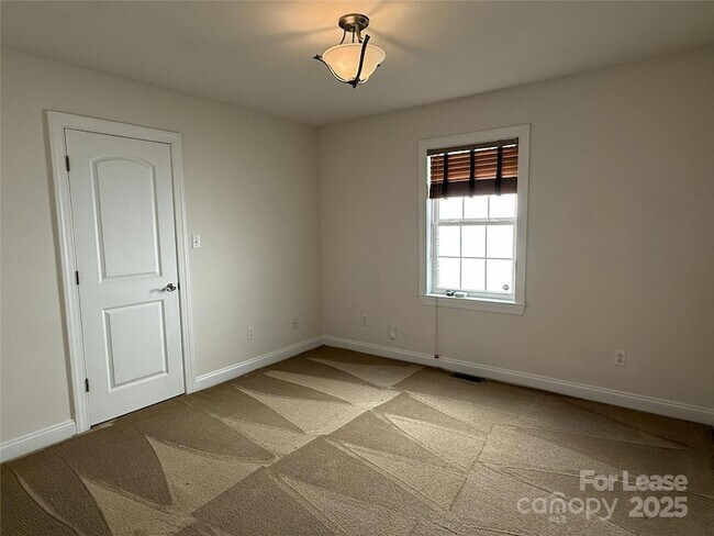 Building Photo - 350 Melbourne Ct