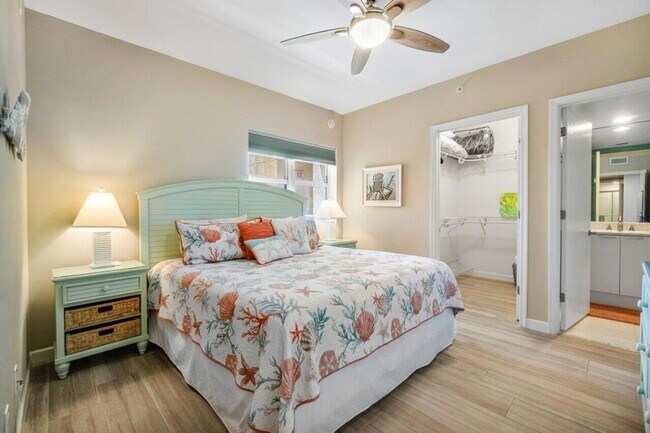 Building Photo - 2640 Lake Shore Dr