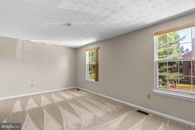 Building Photo - 15649 Mews Ct