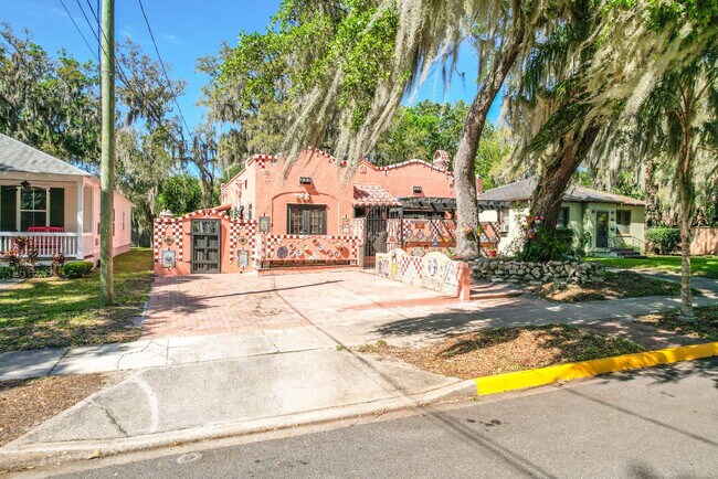 Building Photo - 24 Fullerwood Dr