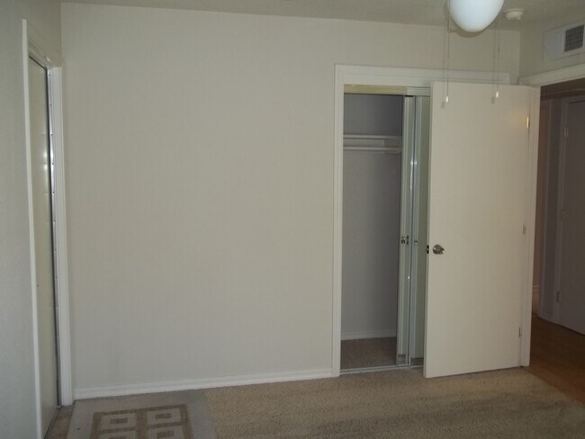 Building Photo - 487 W Twain Ave