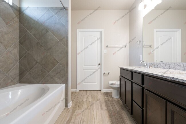 Building Photo - 721 Skylar Heights Dr