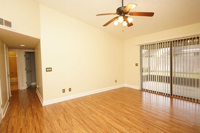 Building Photo - Great 3 Bedroom 2 bath home in Central Nic...