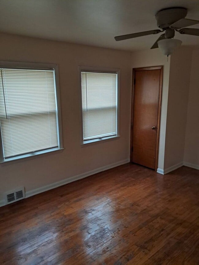 Building Photo - 2223 W Rohr Ave