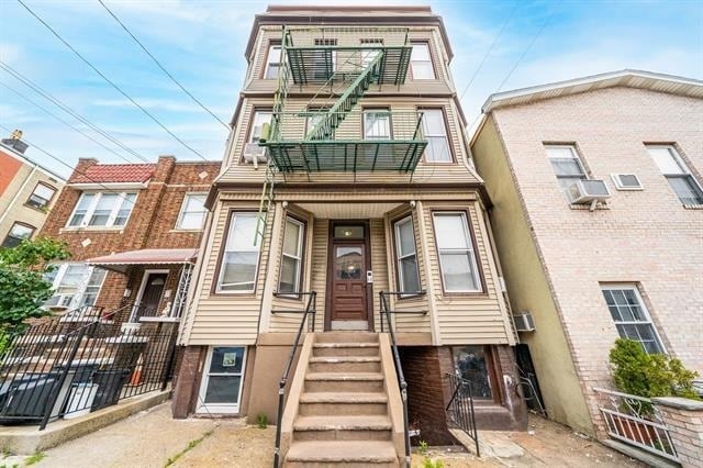 Primary Photo - 198 Griffith St