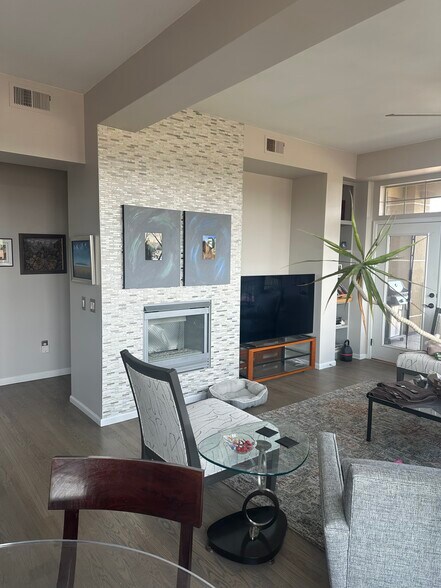 Building Photo - 7820 Inverness Blvd