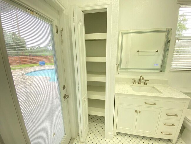 Building Photo - 13110 Moss Park Ridge Dr