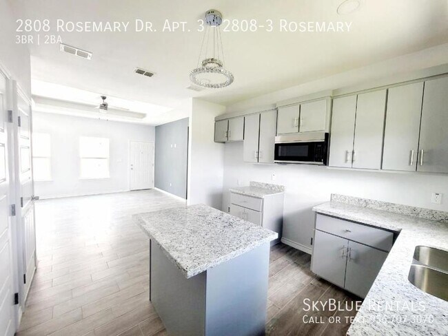 Building Photo - 2808 Rosemary Dr