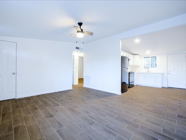 Building Photo - Fully Remodeled 2 Bedroom Home – Modern Co...