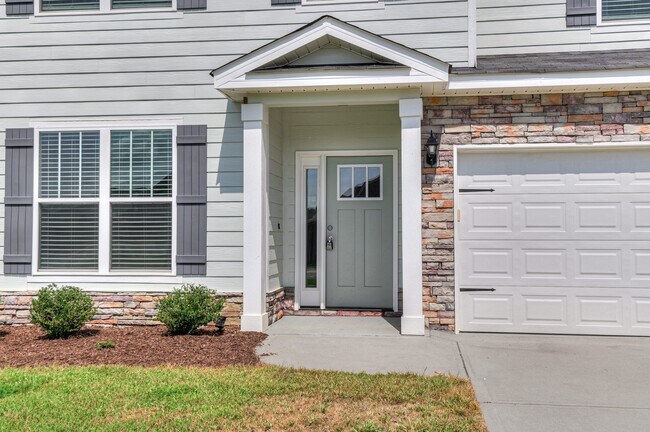 Building Photo - 140 Pebble Ln