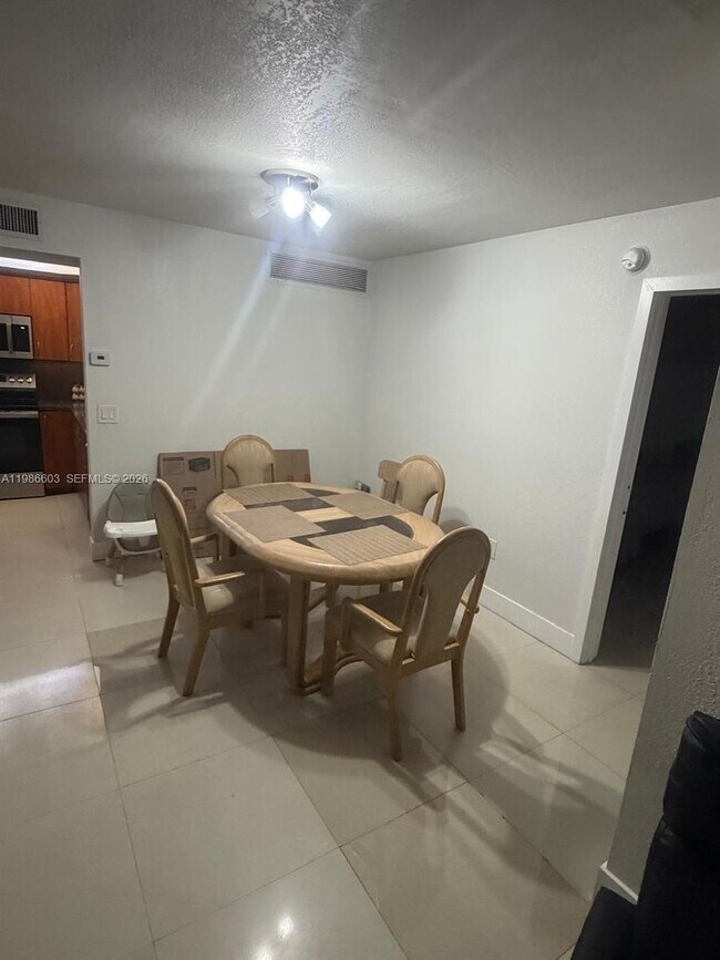 Building Photo - 20320 NE 3rd Ct