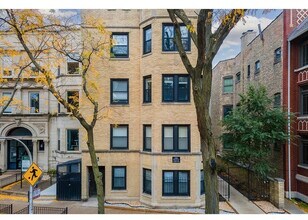 Building Photo - 648.5 W Roscoe St