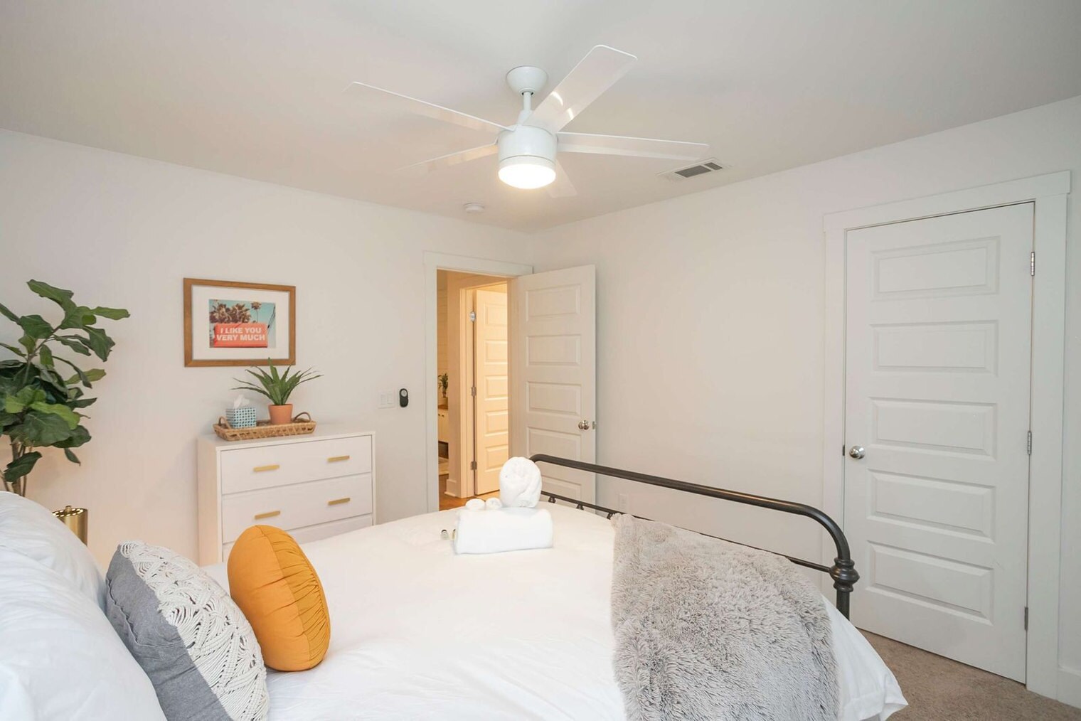 Building Photo - 559 Veritas St