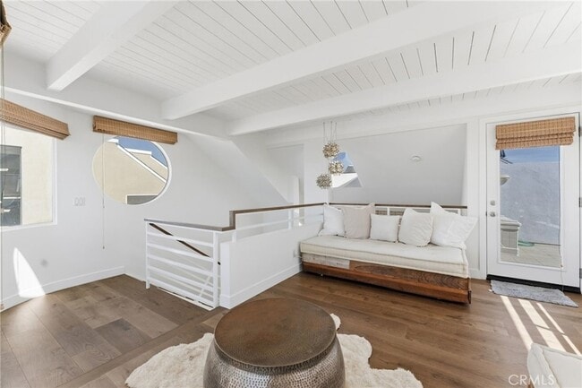 Building Photo - 1452 Loma Dr