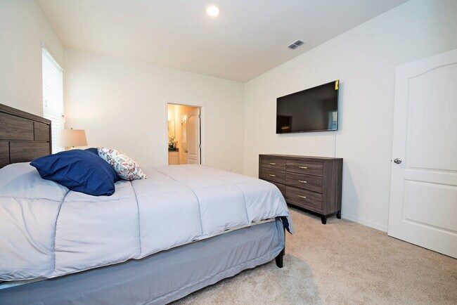 Building Photo - 5277 Oakbourne Ave