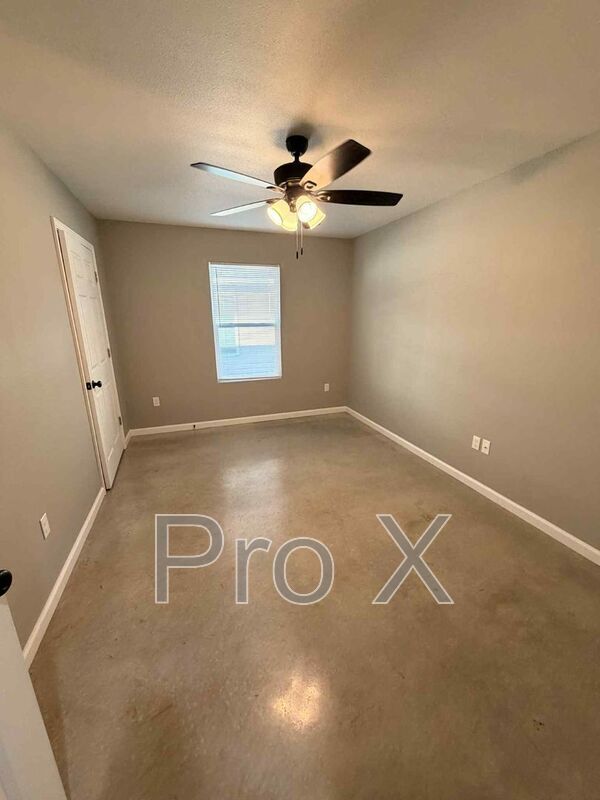 Building Photo - 1413 S Byers Ave