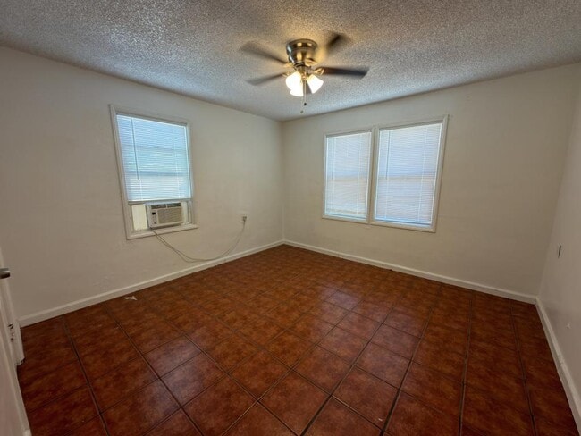 Building Photo - 986 Merritt Dr