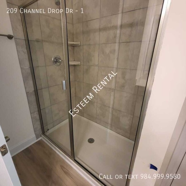 Building Photo - 209 Channel Drop Dr