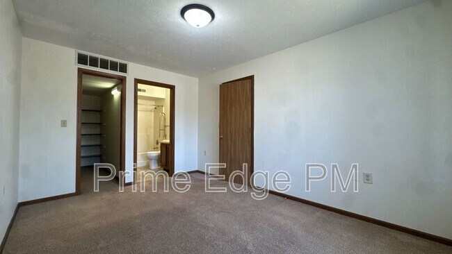 Building Photo - 1500 Knox St