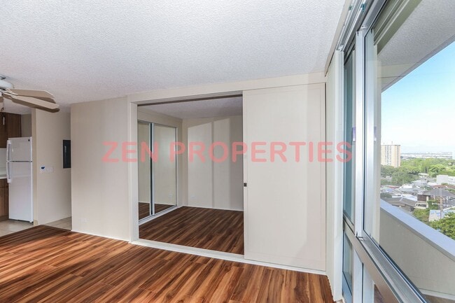 Building Photo - 2 bedroom, 1 bath unit with 1 parking stal...