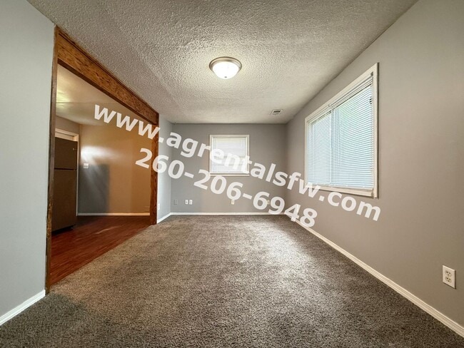 Building Photo - 2 Bedroom House