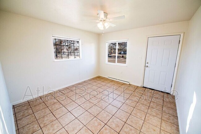 Building Photo - 891 Egbert St