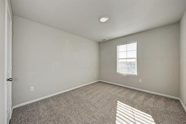 Building Photo - 1232 Vogel Dr