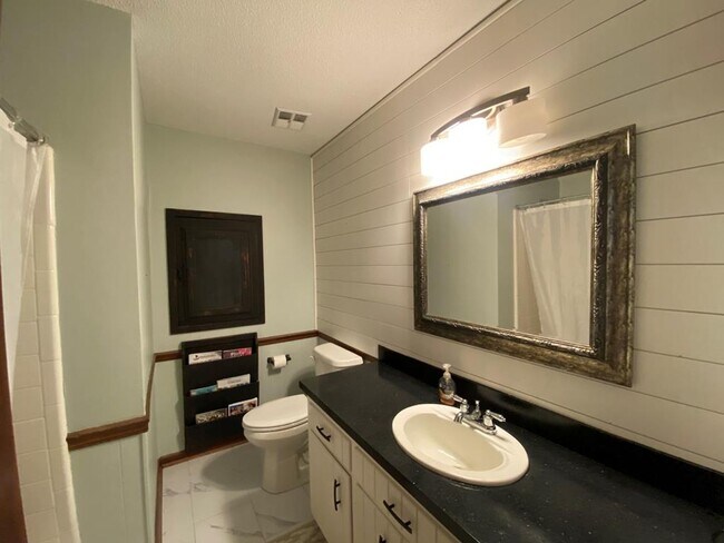 Building Photo - 2112 Westfield Dr