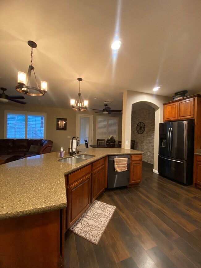 Building Photo - 826 Hemlock Ave