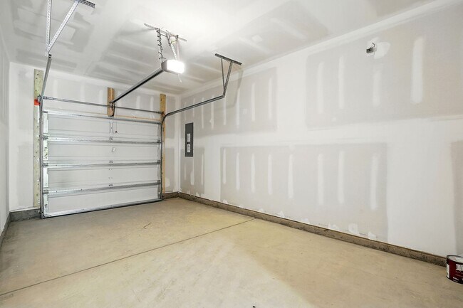 Building Photo - 112 Central Townes Wy