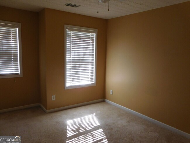 Building Photo - 566 Pond Lillies Rd SE