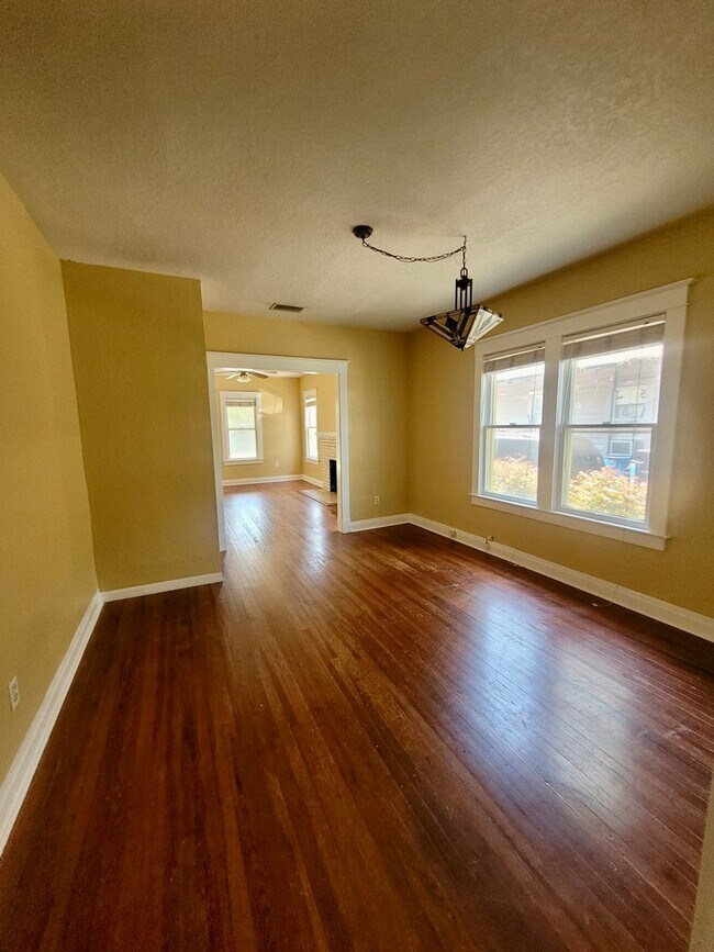 Building Photo - Charming 2 bed 1 bath in Historic District...