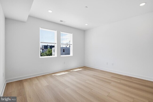 Building Photo - 3931 Fairmount Ave