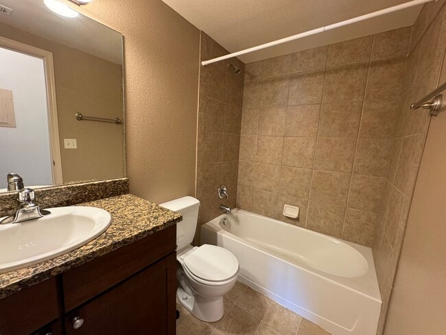 Building Photo - Cozy 3 Bedroom Condo Near Bear Creek Park ...