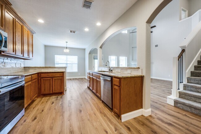Building Photo - Exclusive 4 Bedroom • Lovely Backyard Spac...