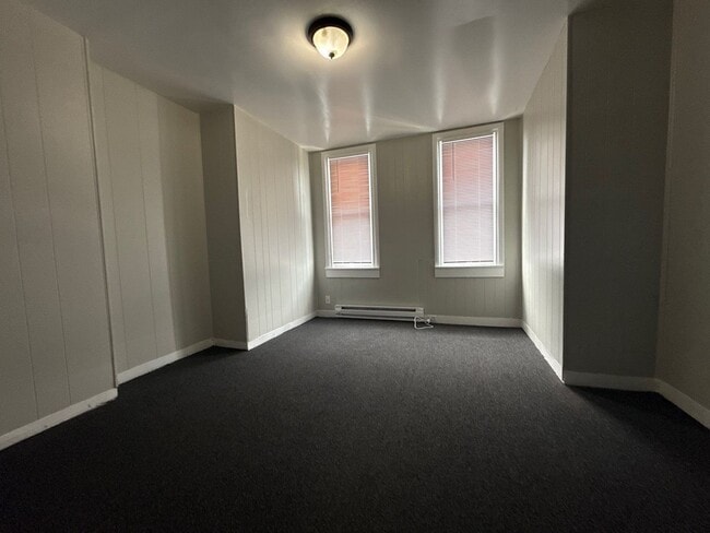 Building Photo - Three Bedroom Home In Baltimore City