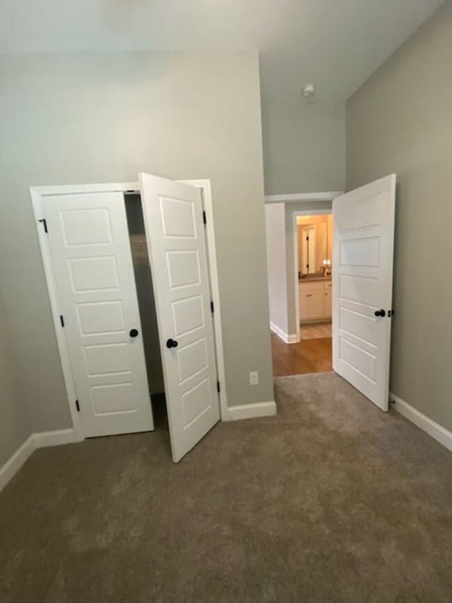 Building Photo - Quiet and Cozy Living in Phenix City