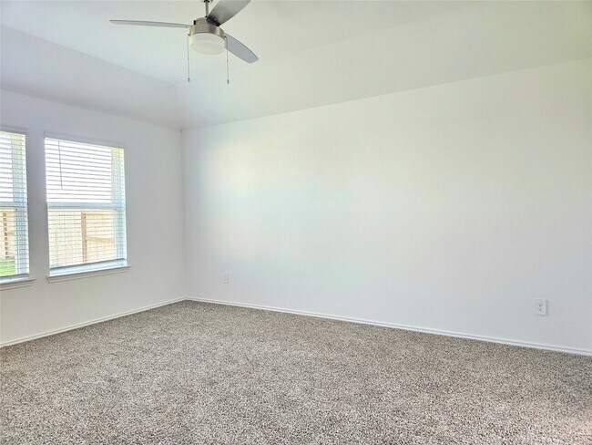 Building Photo - 5029 Almond Ter Dr