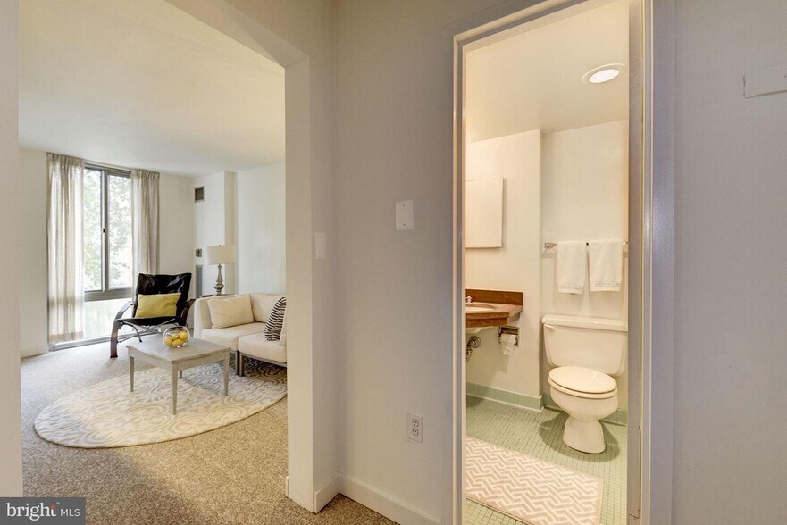 Building Photo - 950 25th St NW