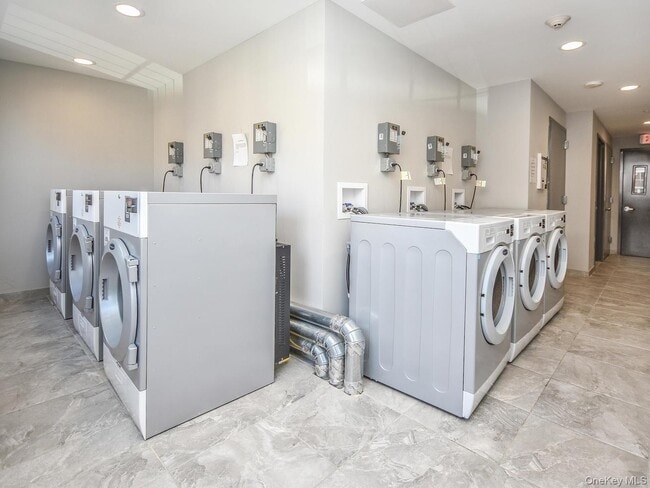 Building Photo - 200 Carney St