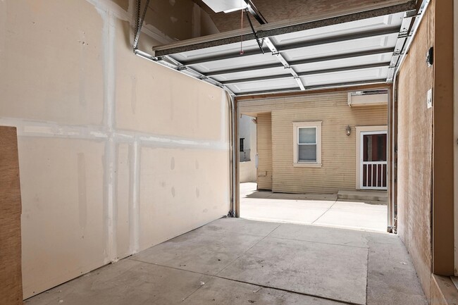 Building Photo - 2257 2nd Ave
