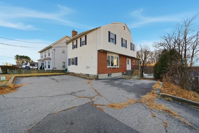 Building Photo - 99 Garfield Ave