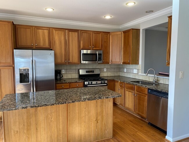 Building Photo - 13851 Palisades St
