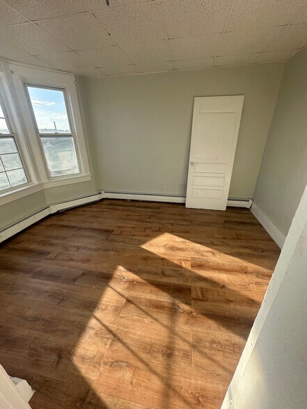 Building Photo - 54 Knox St