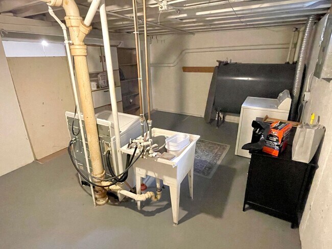 Building Photo - CURFN01