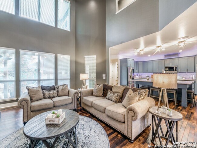 Building Photo - 5 Bedroom/3.5 Bathroom Home in the Ensenad...