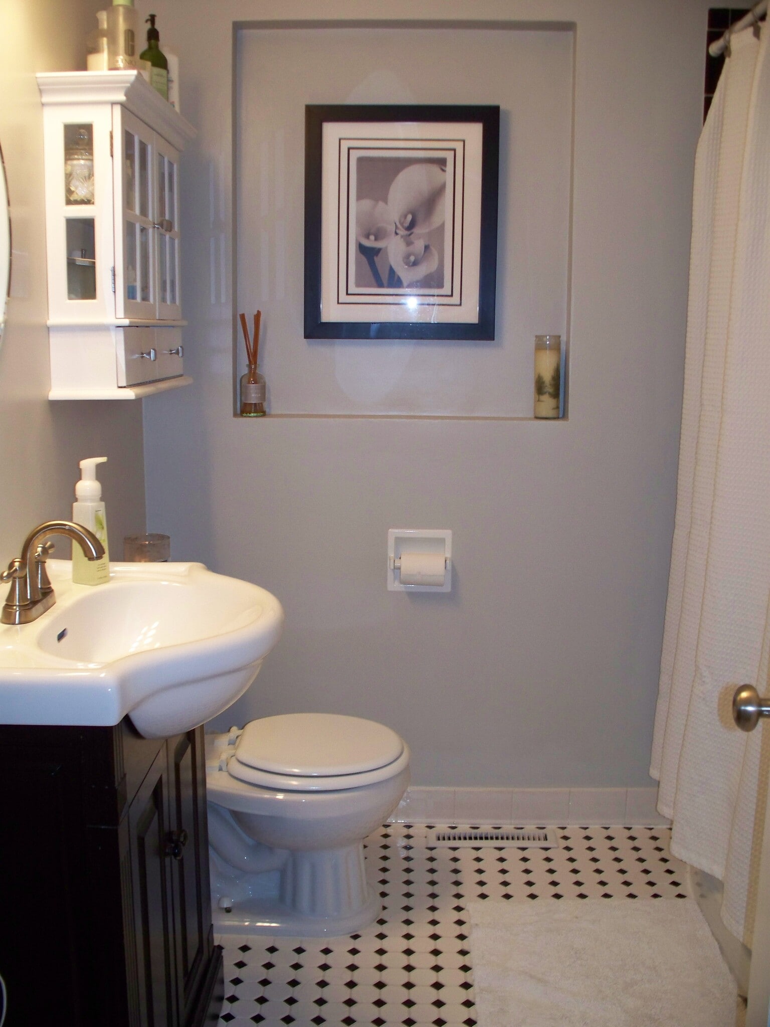 Main Bathroom - 1416 Williams Road