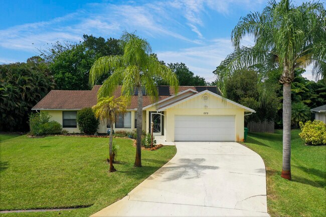 Building Photo - 1273 SW Albenga Ave