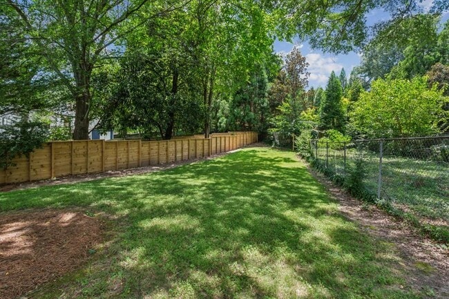 Building Photo - 1363 Sylvan Cir NE