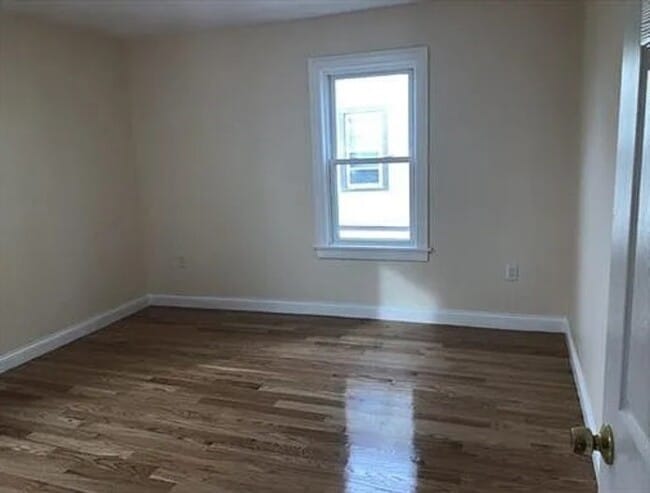 Building Photo - 553 Washington St